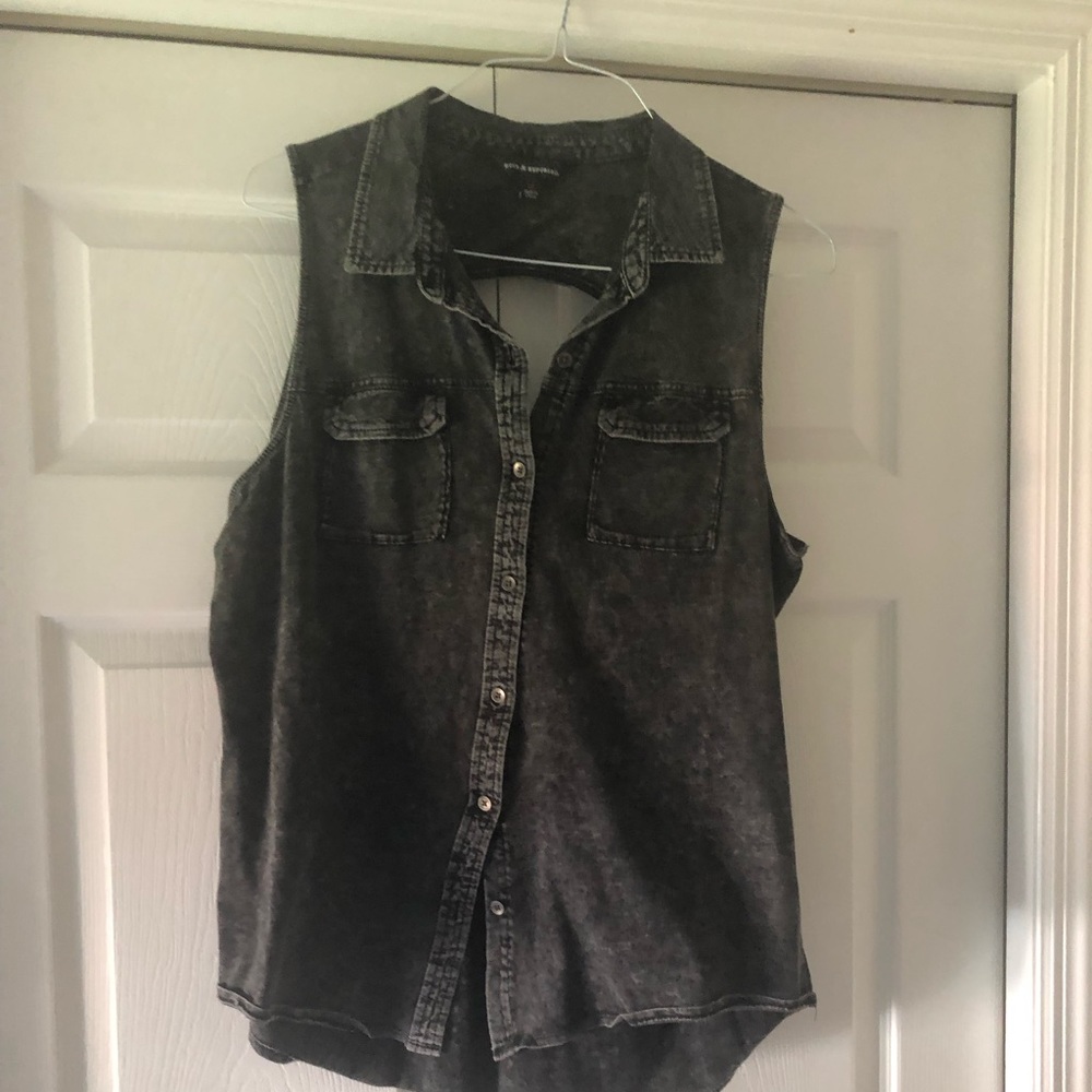 Soft cotton sleeveless Womens top.